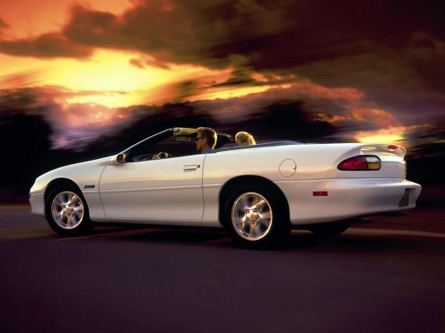  Chevrolet Camaro Z28 Convertible 1998 года  (фото 10 из 12)